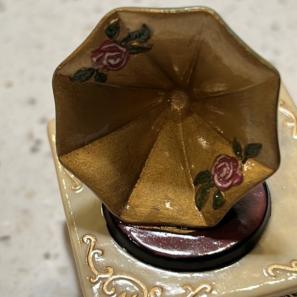 Gramophone porcelain record player trinket box embossed roses - Picture 12 of 12